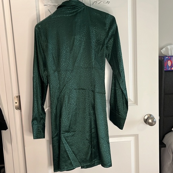 Green silk look dress - Picture 6 of 9